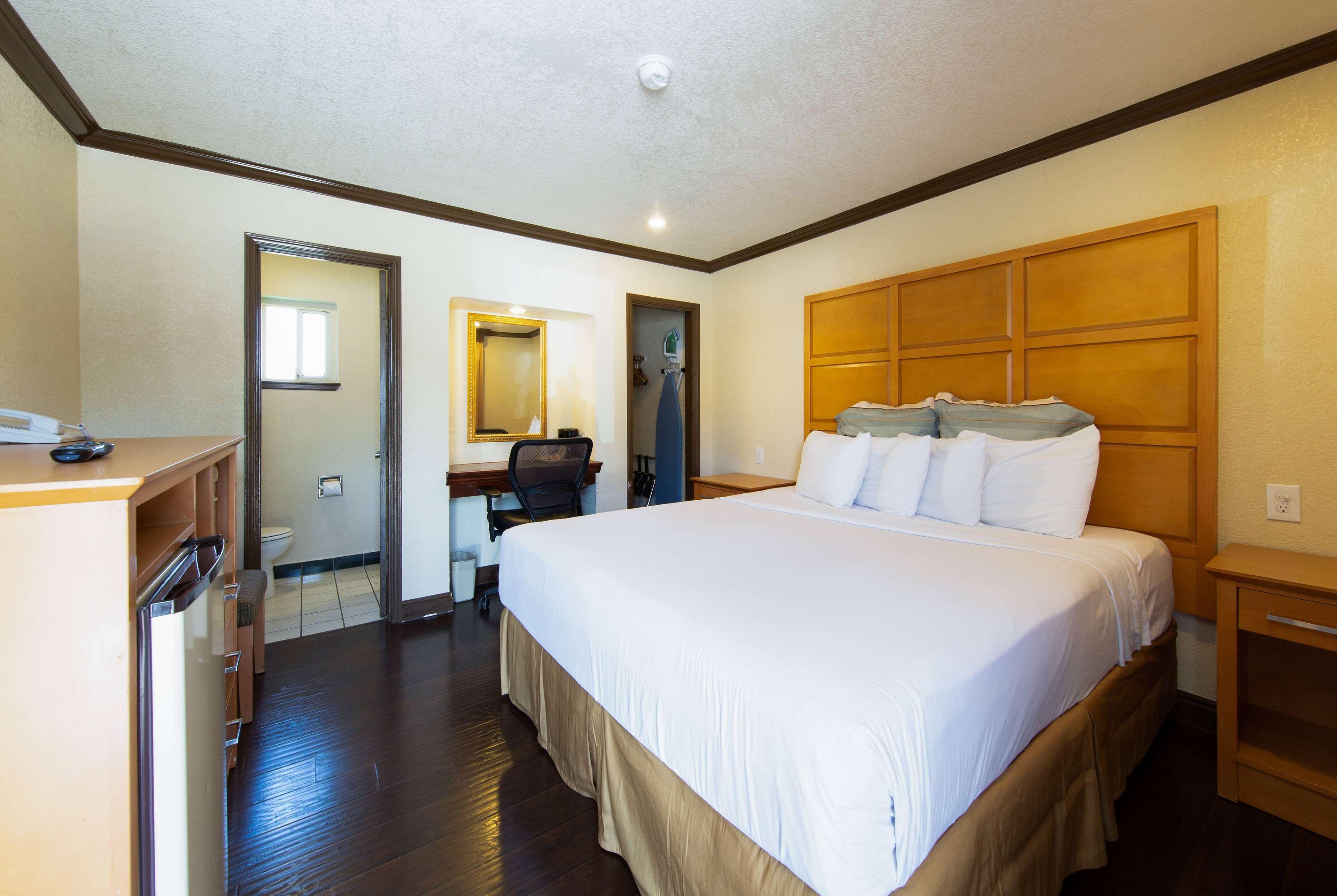 Yosemite Parkway Hotel Merced Exterior photo