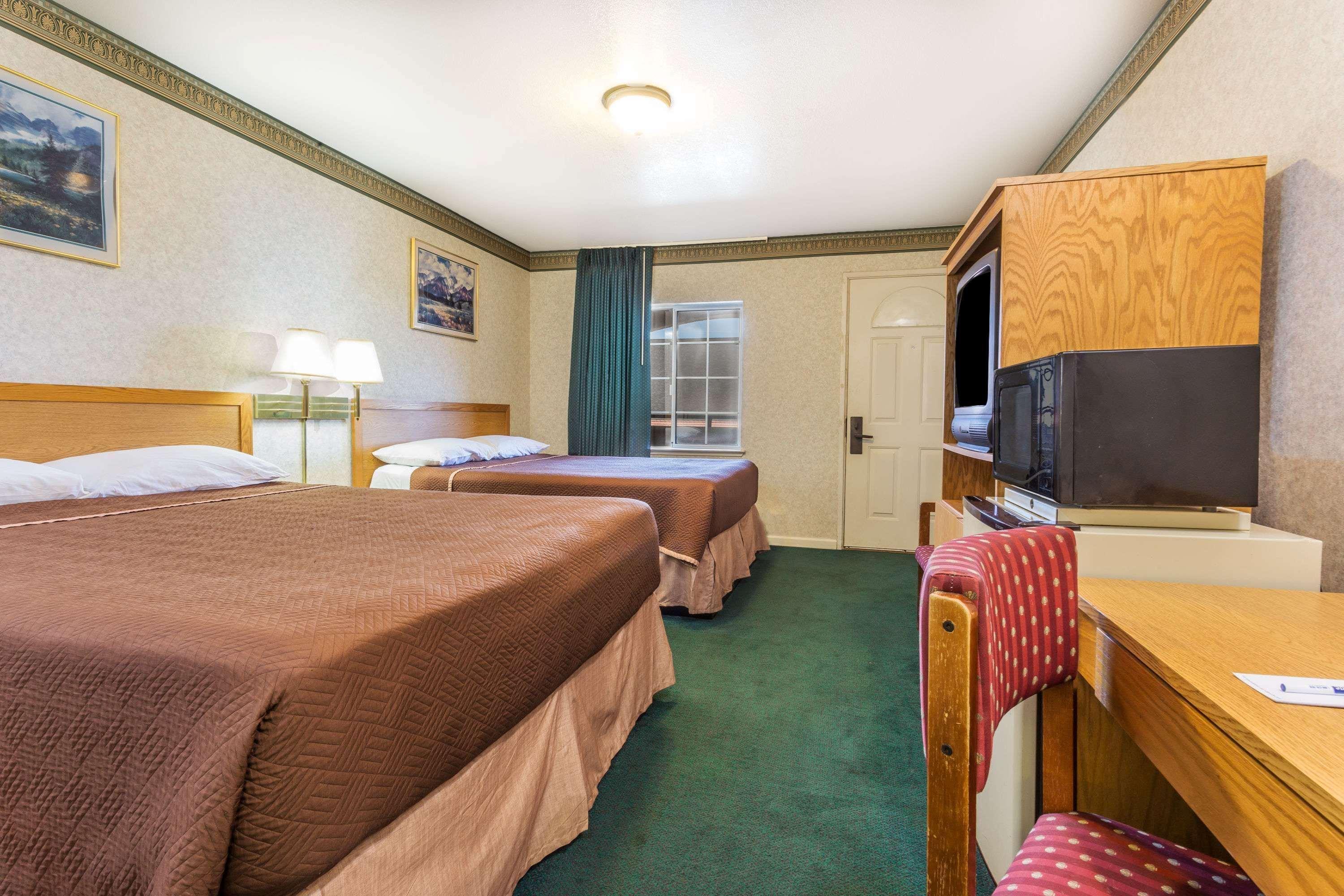 Yosemite Parkway Hotel Merced Exterior photo