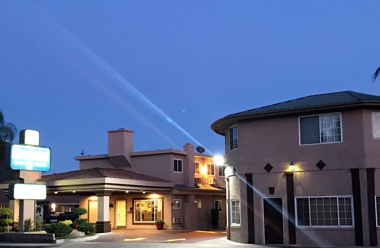 Yosemite Parkway Hotel Merced Exterior photo